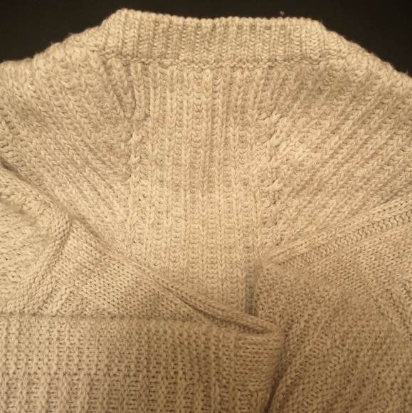 100% Wool Sweater - Picture 8 of 9